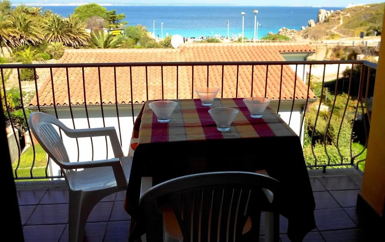 Splendido mono vista mare con wi fi a 100 mt da spiaggia Santa Teresa di Gallura 0*,  Italia